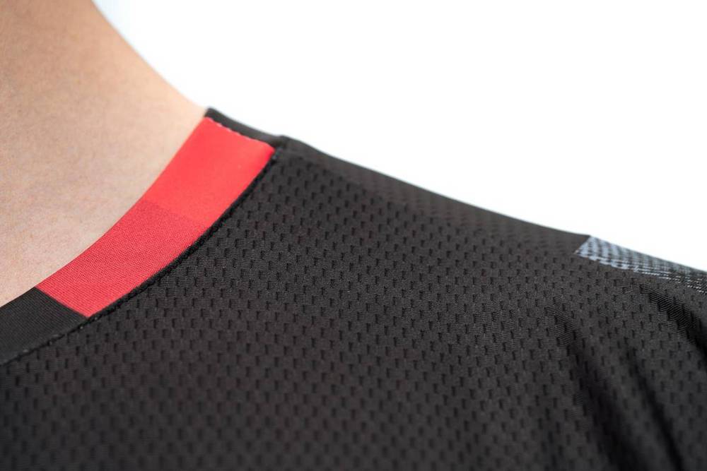 Jersey CUBE EDGE Manga Larga Negro/Rojo